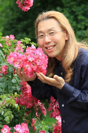 假屋崎省吾 華道家 假屋崎省吾 花のあるライフスタイル Dmm オンラインサロン